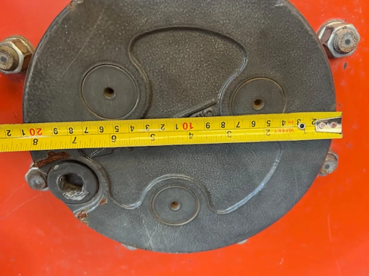Row crop wheels c/w 12.4 R 32 tyres - Image 2
