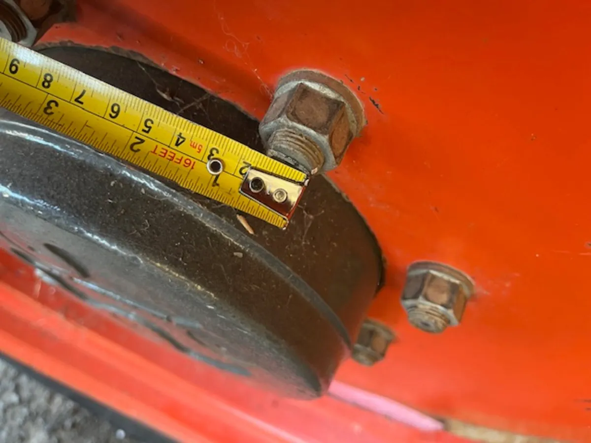 Row crop wheels c/w 12.4 R 32 tyres - Image 3