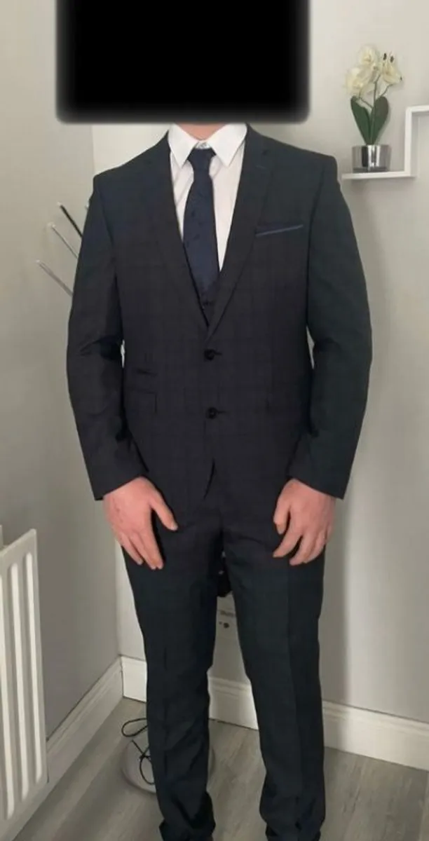 For Sale: Dorian Black 3 Piece Mens Suit Worn Once 600 RRP - Image 1