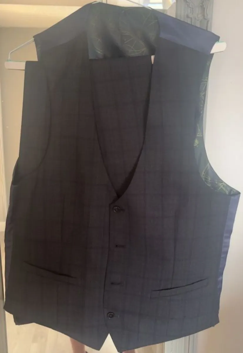 For Sale: Dorian Black 3 Piece Mens Suit Worn Once 600 RRP - Image 4