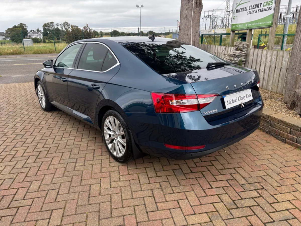 Skoda Superb STYLE 2.0 TDI 122BHP DSG 5DR - Image 4