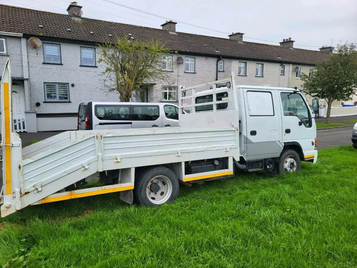 Isuzu npr crew cab - Image 1