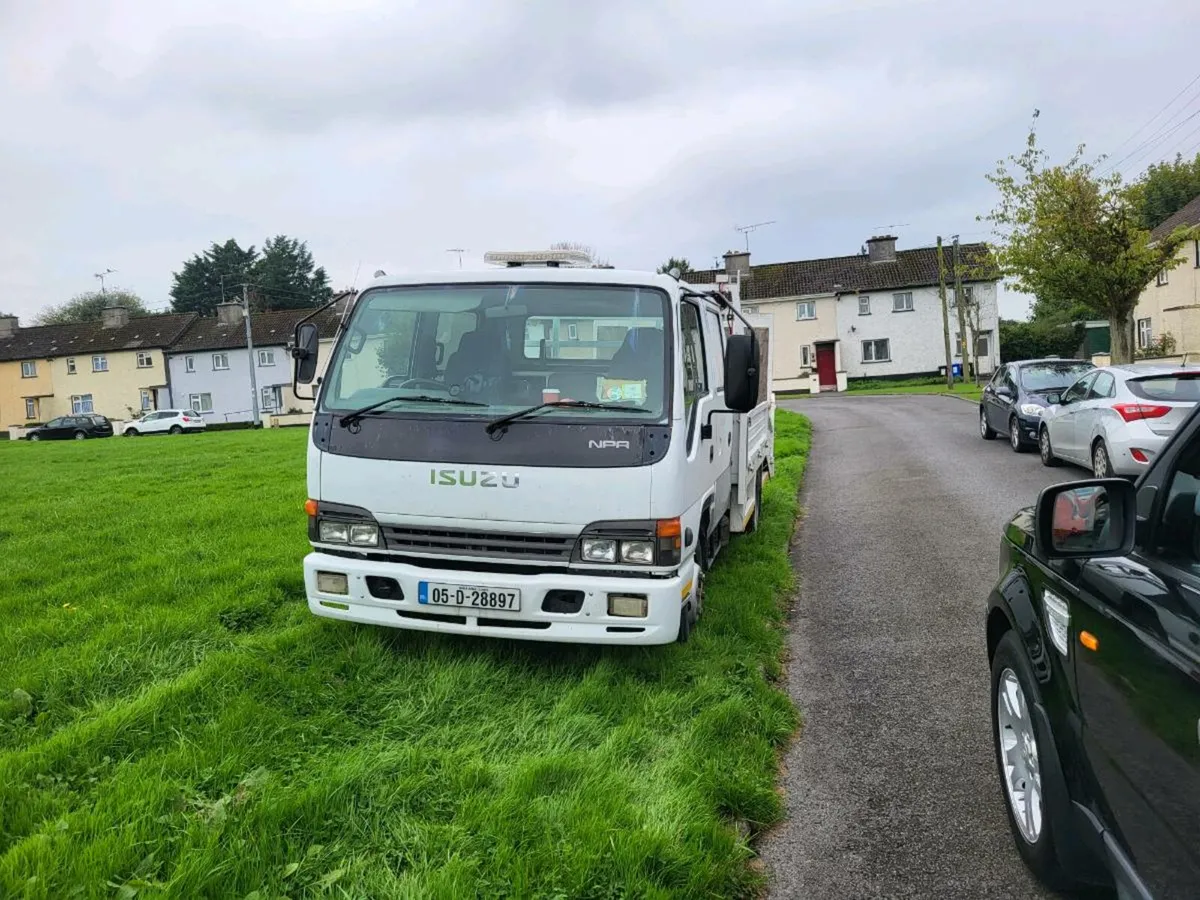 Isuzu npr crew cab - Image 4