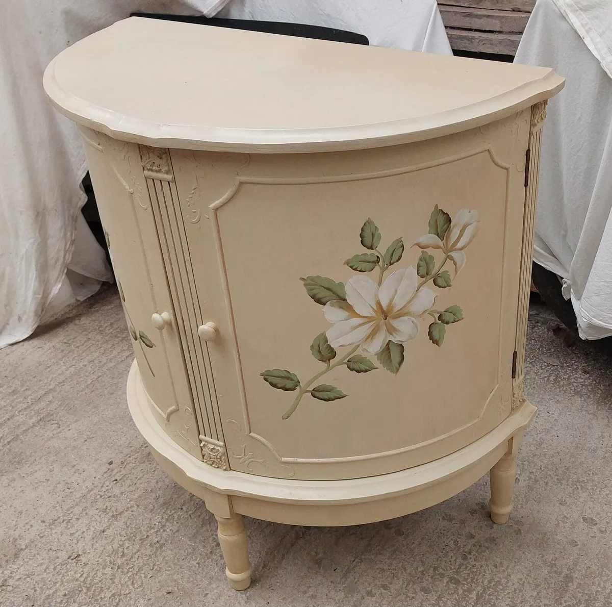 Wooden cabinet with flowers. - Image 1