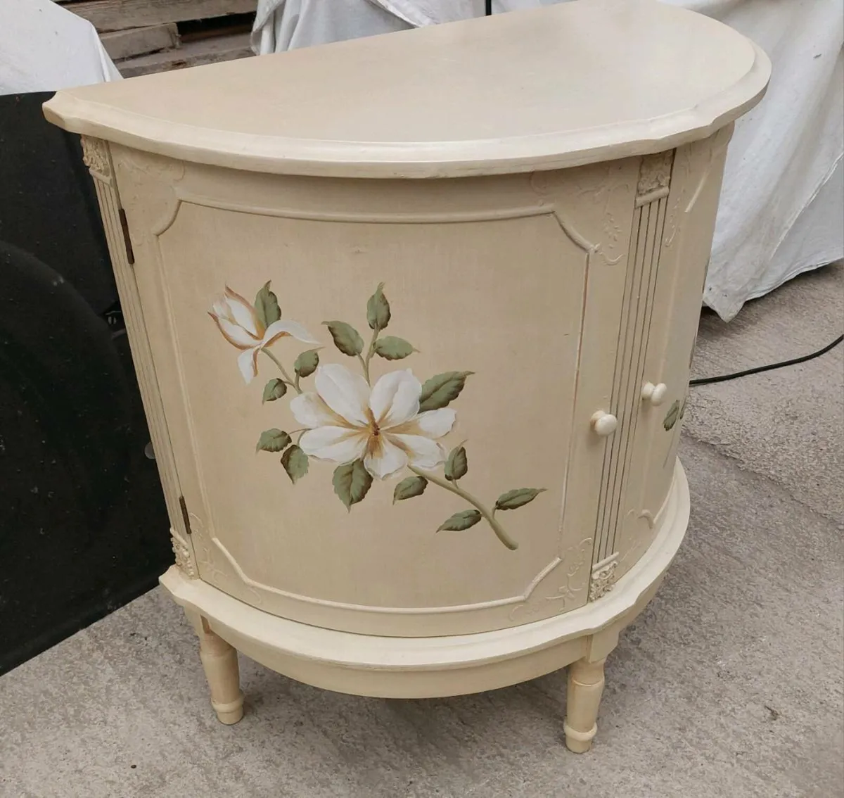 Wooden cabinet with flowers. - Image 2