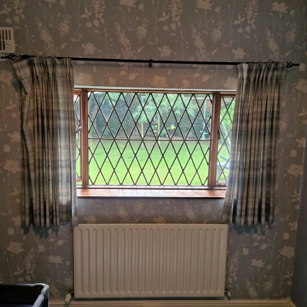 Curtains - Image 2