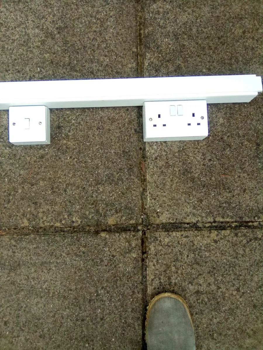 ELECTRICAL.  TRUNKING.  WITH. TWIN SOCKETS XSWITCH - Image 2