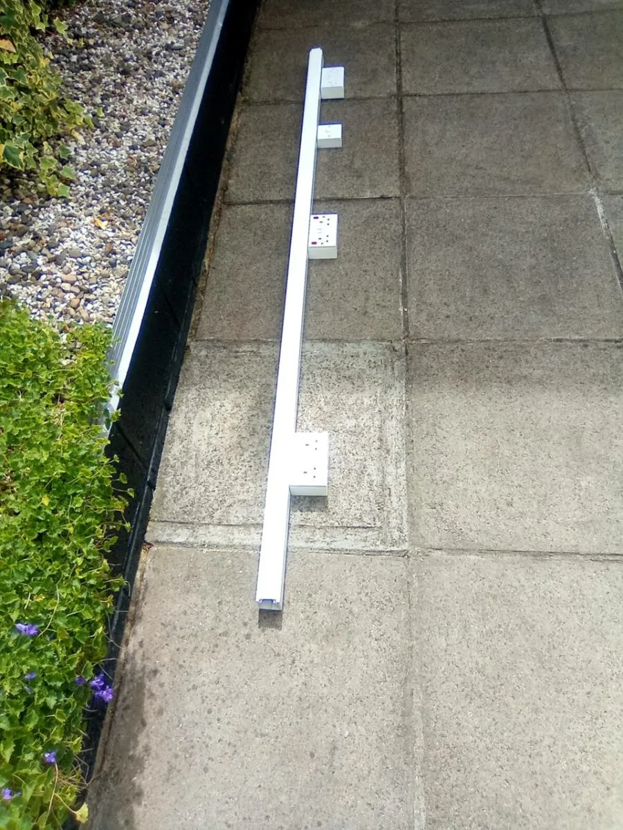 ELECTRICAL.  TRUNKING.  WITH. TWIN SOCKETS XSWITCH - Image 4