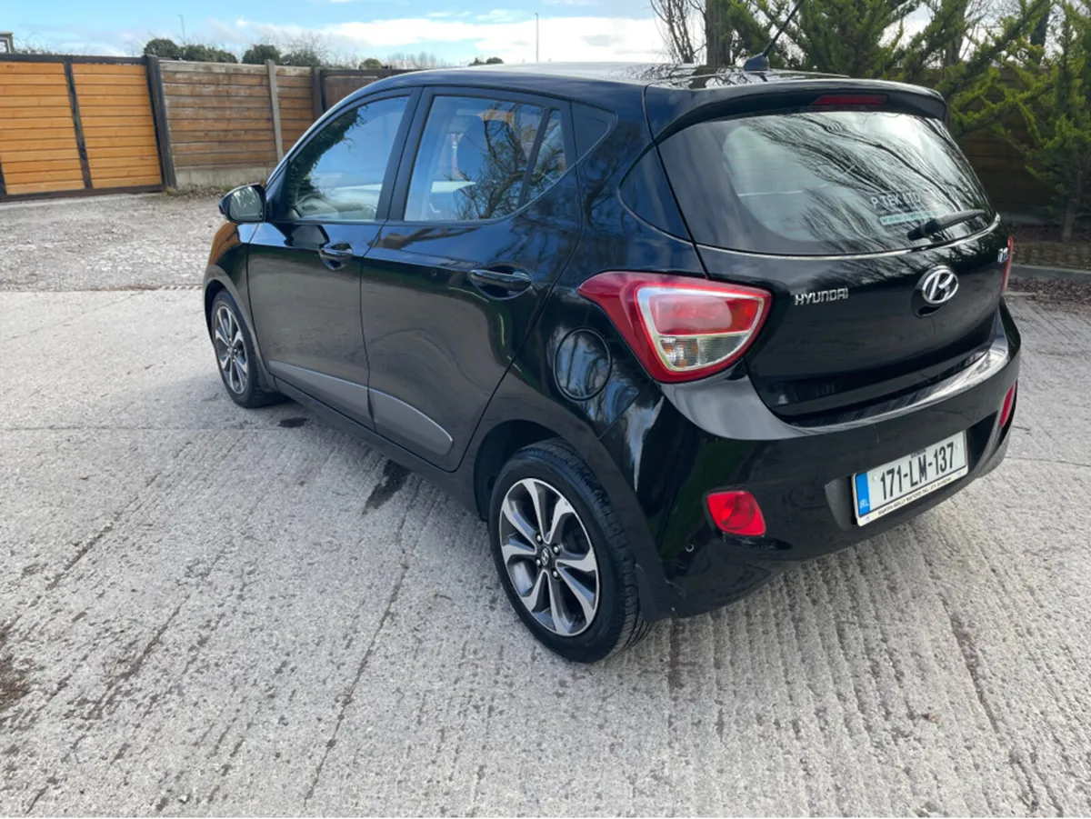 Hyundai i10 PREMIUM 4DR - Image 4