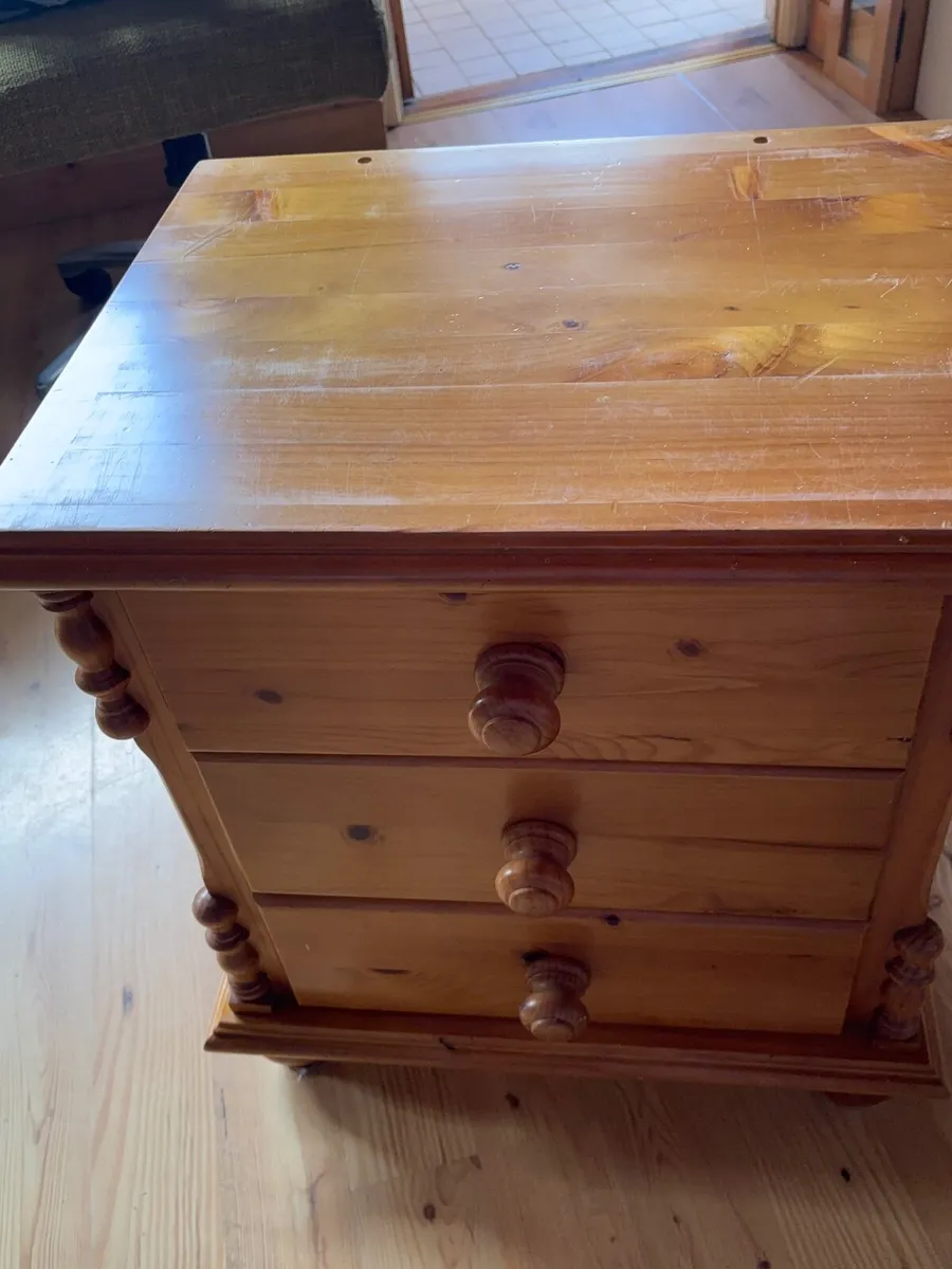 Small solid plane chest of 3 drawers - Image 1