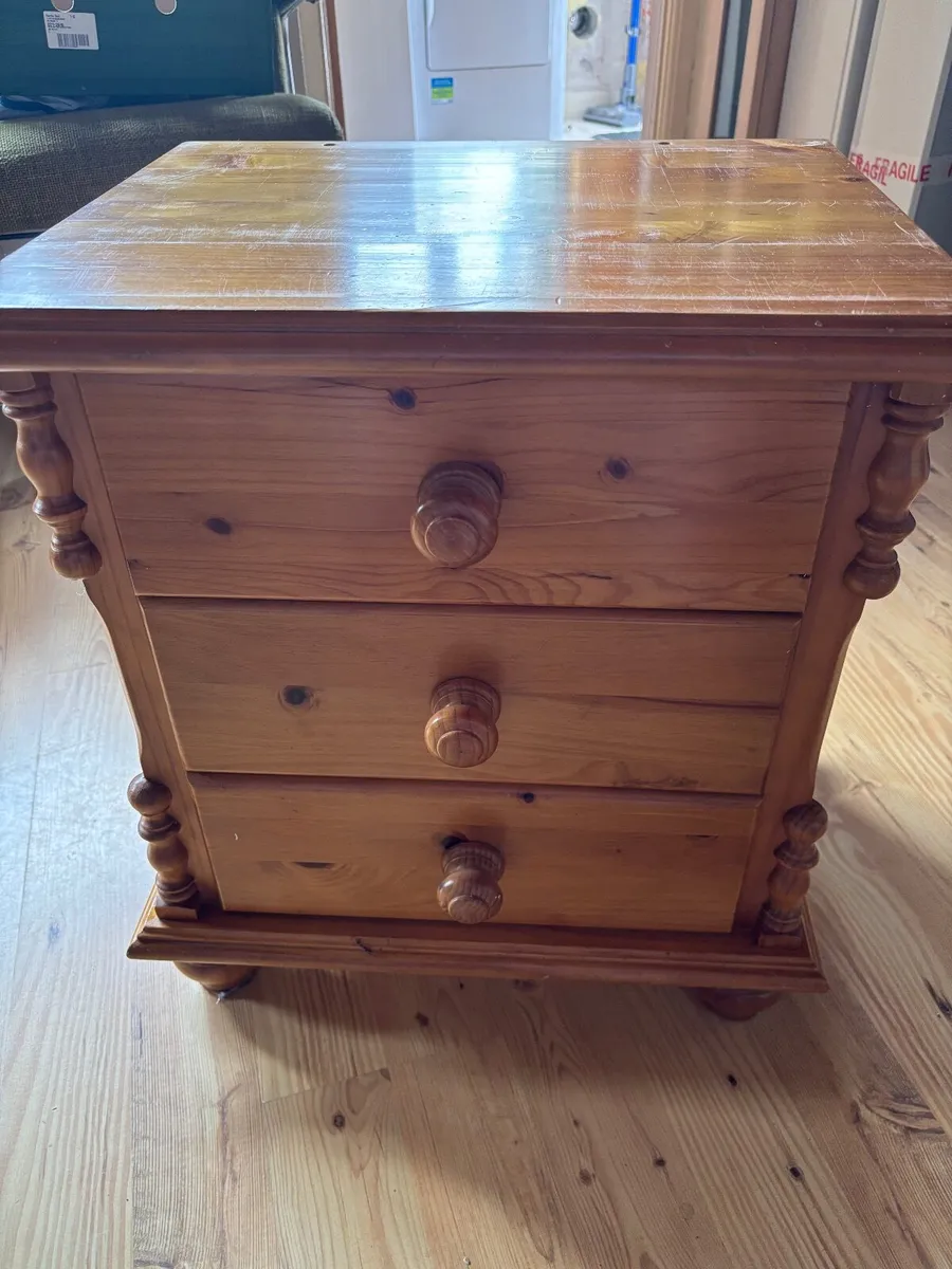 Small solid plane chest of 3 drawers - Image 4