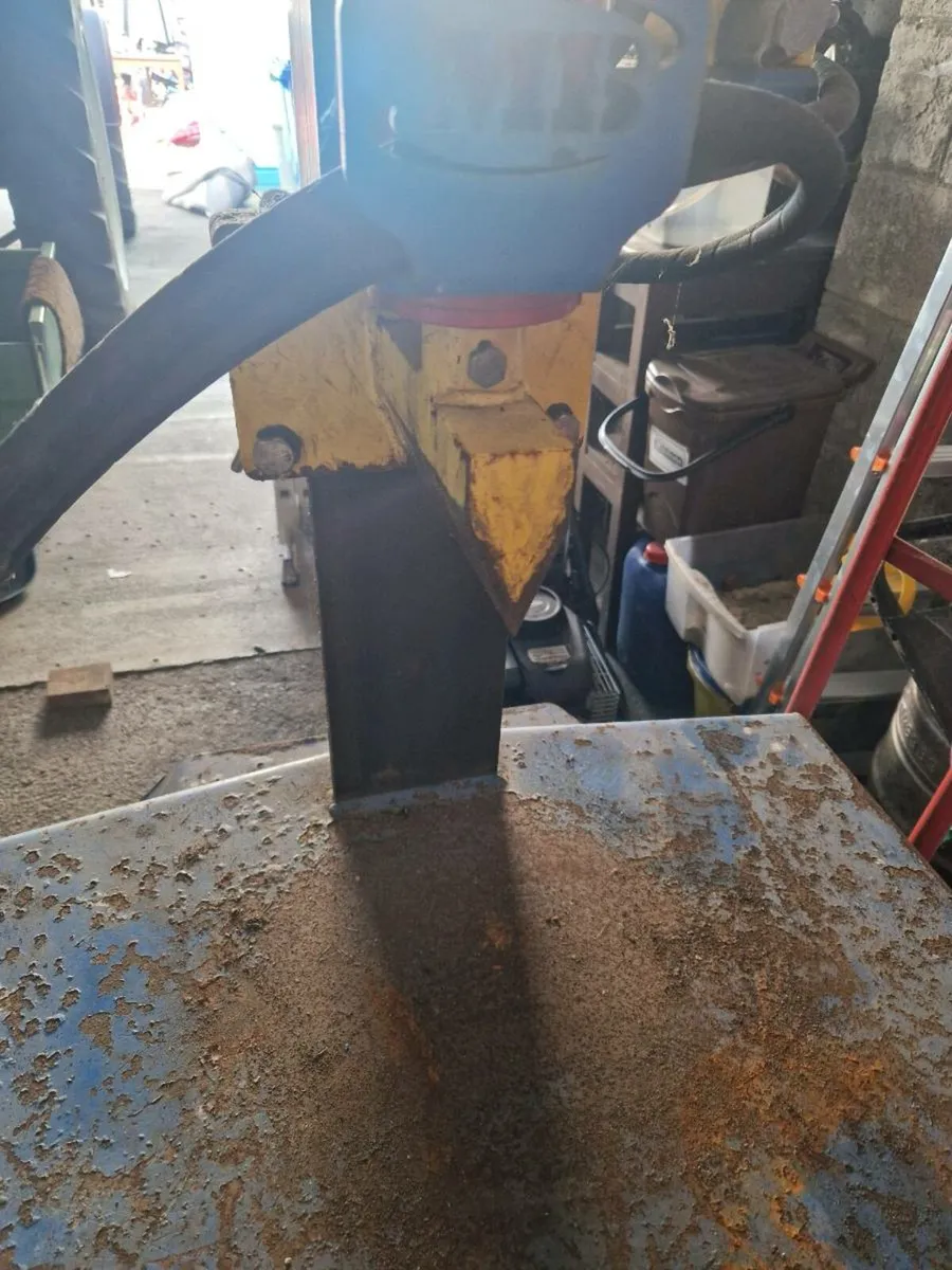 Log splitter - Image 2