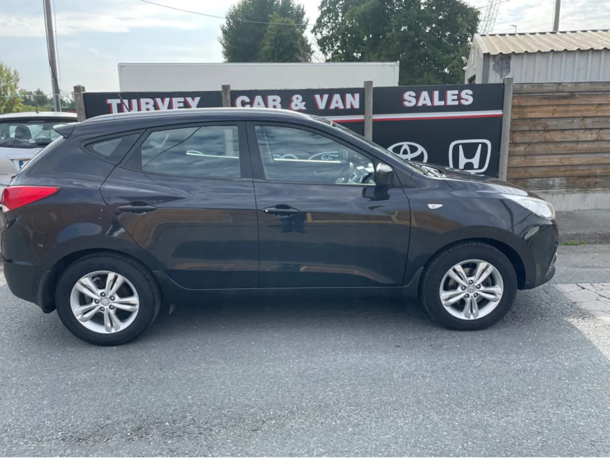 Hyundai ix35 1.7 5DR  HATCHBACK - Image 3