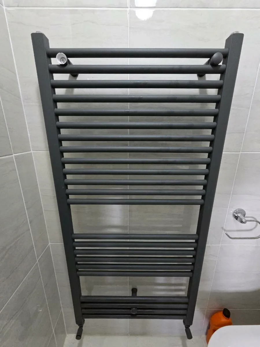 Vertical bathroom radiator - Image 1