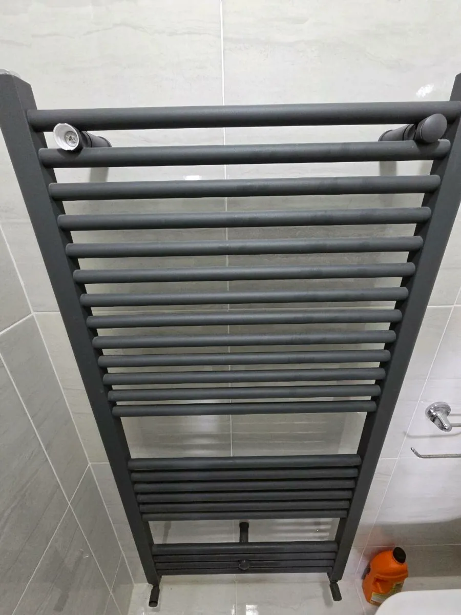 Vertical bathroom radiator - Image 2