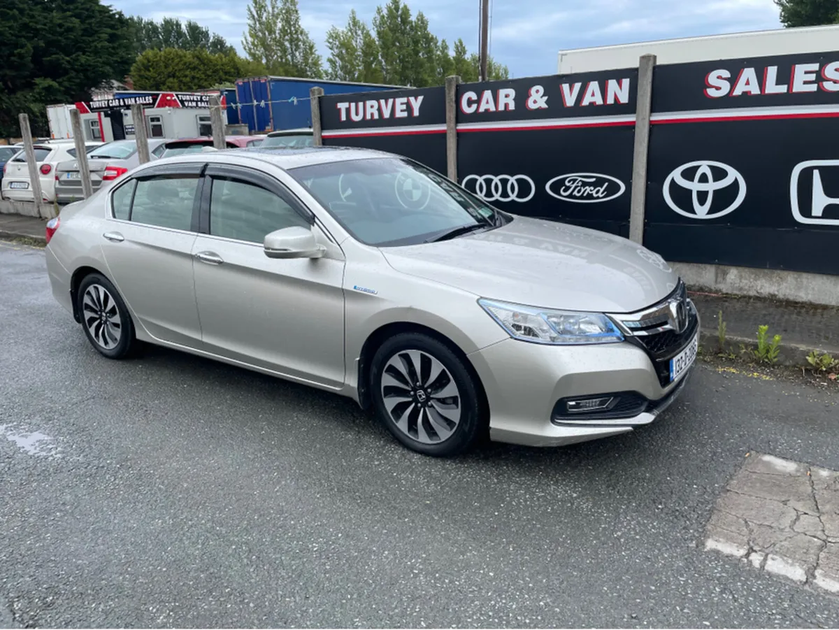 Honda Accord DAA-CR6 4DR AUTO - Image 2
