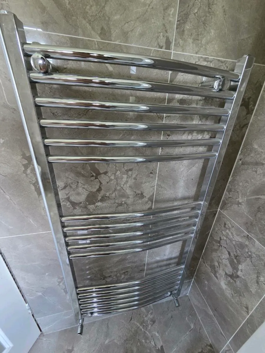 Vertical steel bathroom radiator - Image 1
