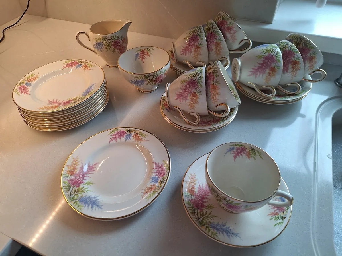 Arklow Pottery Set - 42 pieces. - Image 1