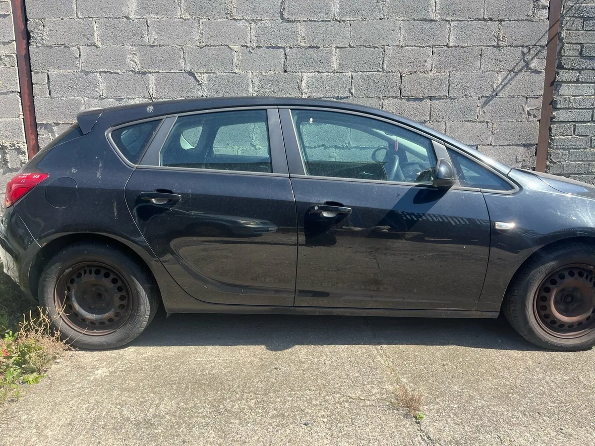 Vauxhall Astra 2012 - Image 1