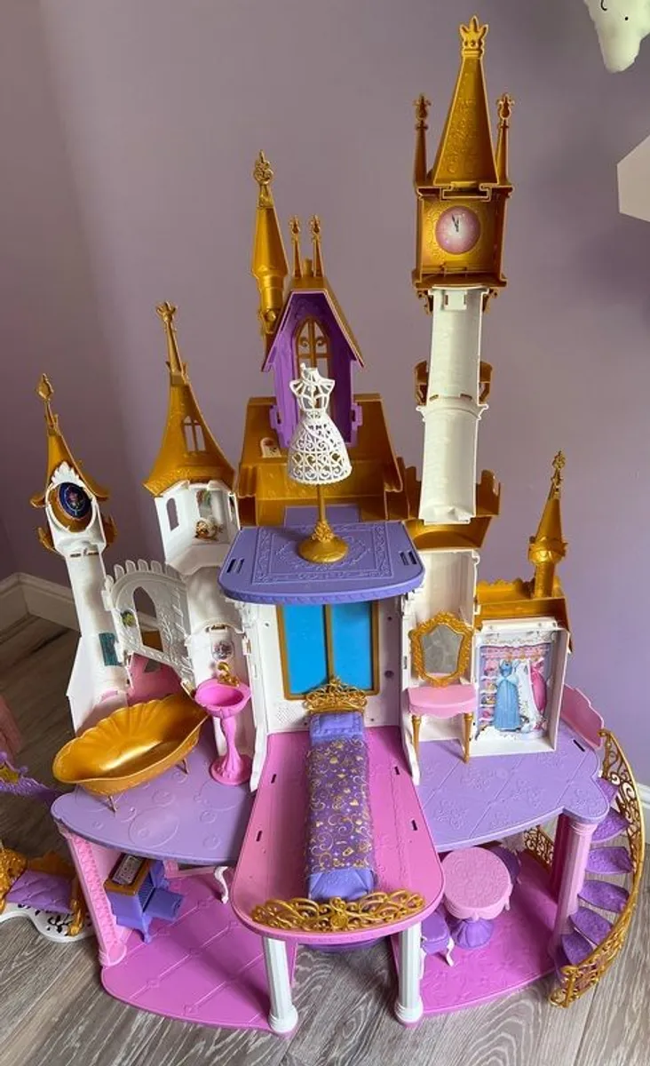 disney princess castle - Image 3