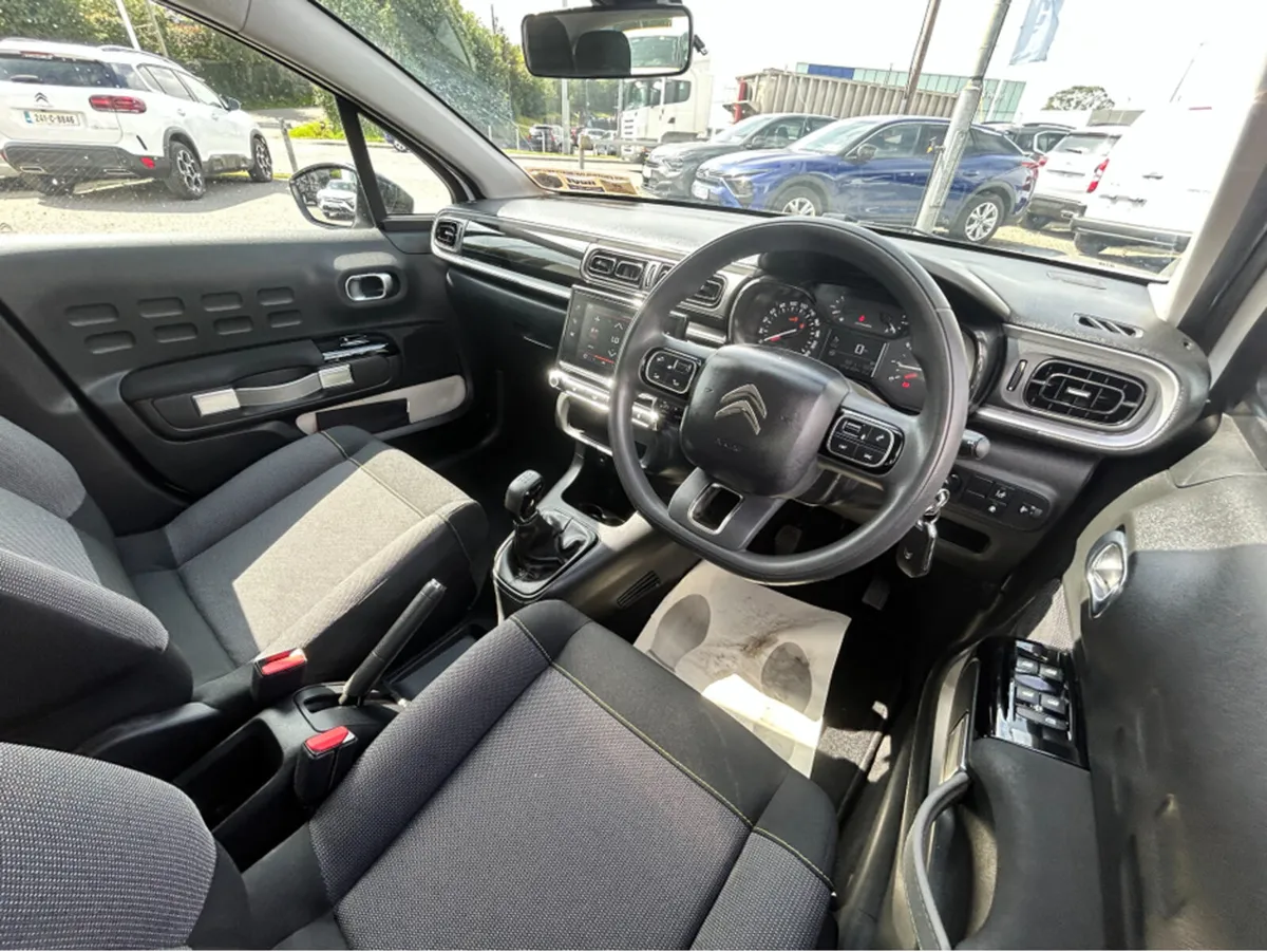 Citroen C3 FEEL EXCLUSIVE PURETECH 83 S&S MY MY32 - Image 2