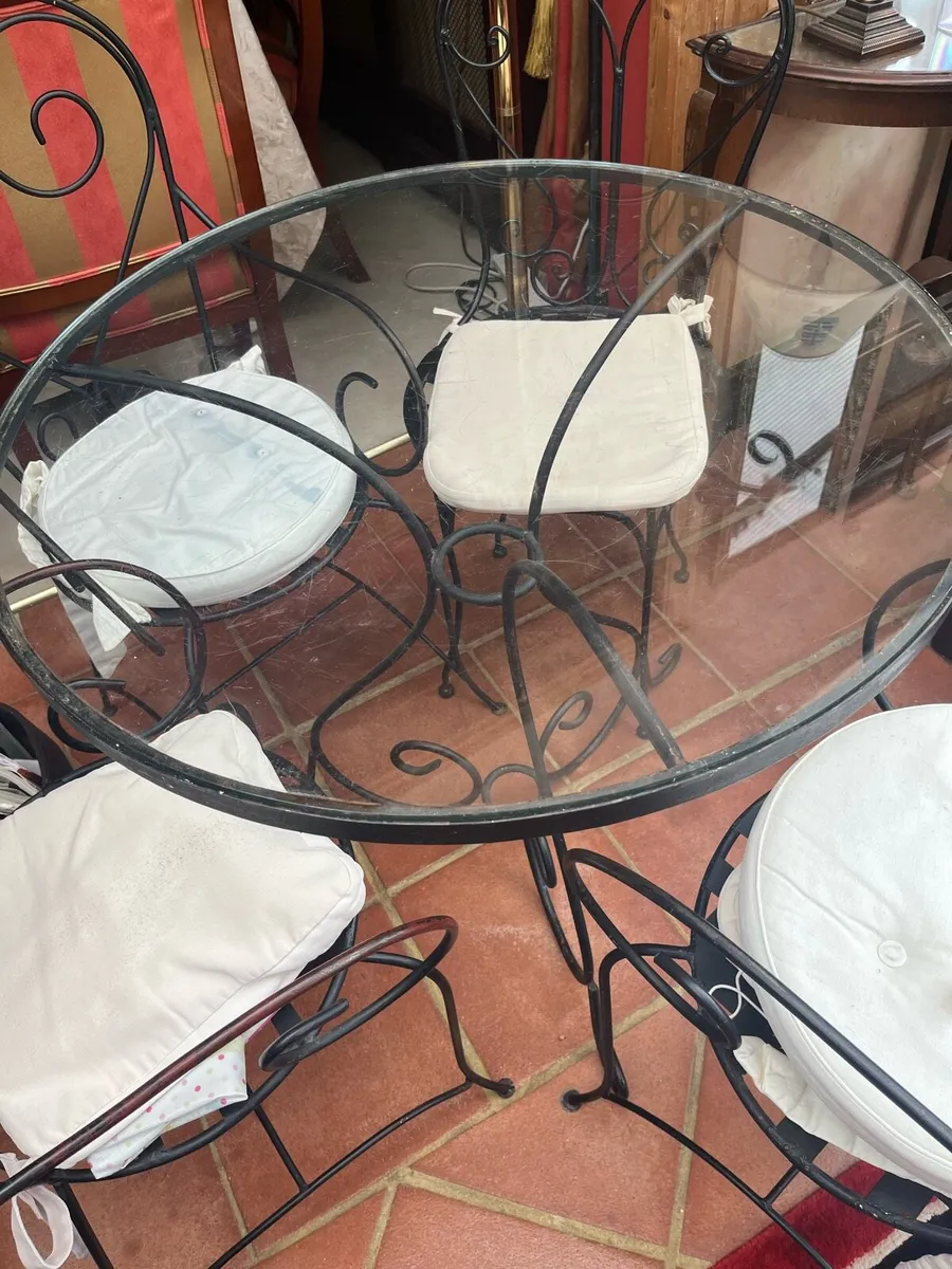 Table and Chairs - Image 2
