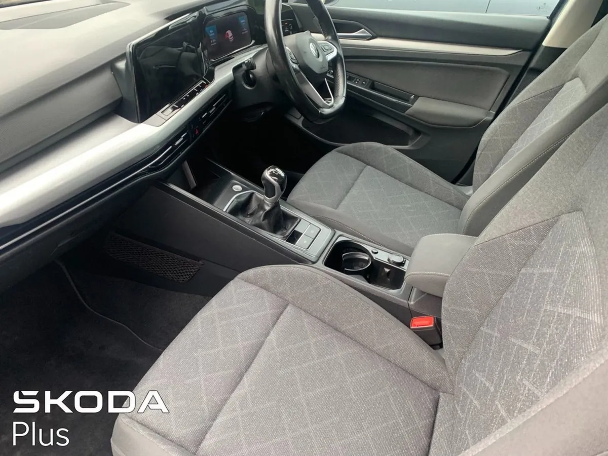 Volkswagen Golf 2.0 TDI 115HP Style DSG - Image 4