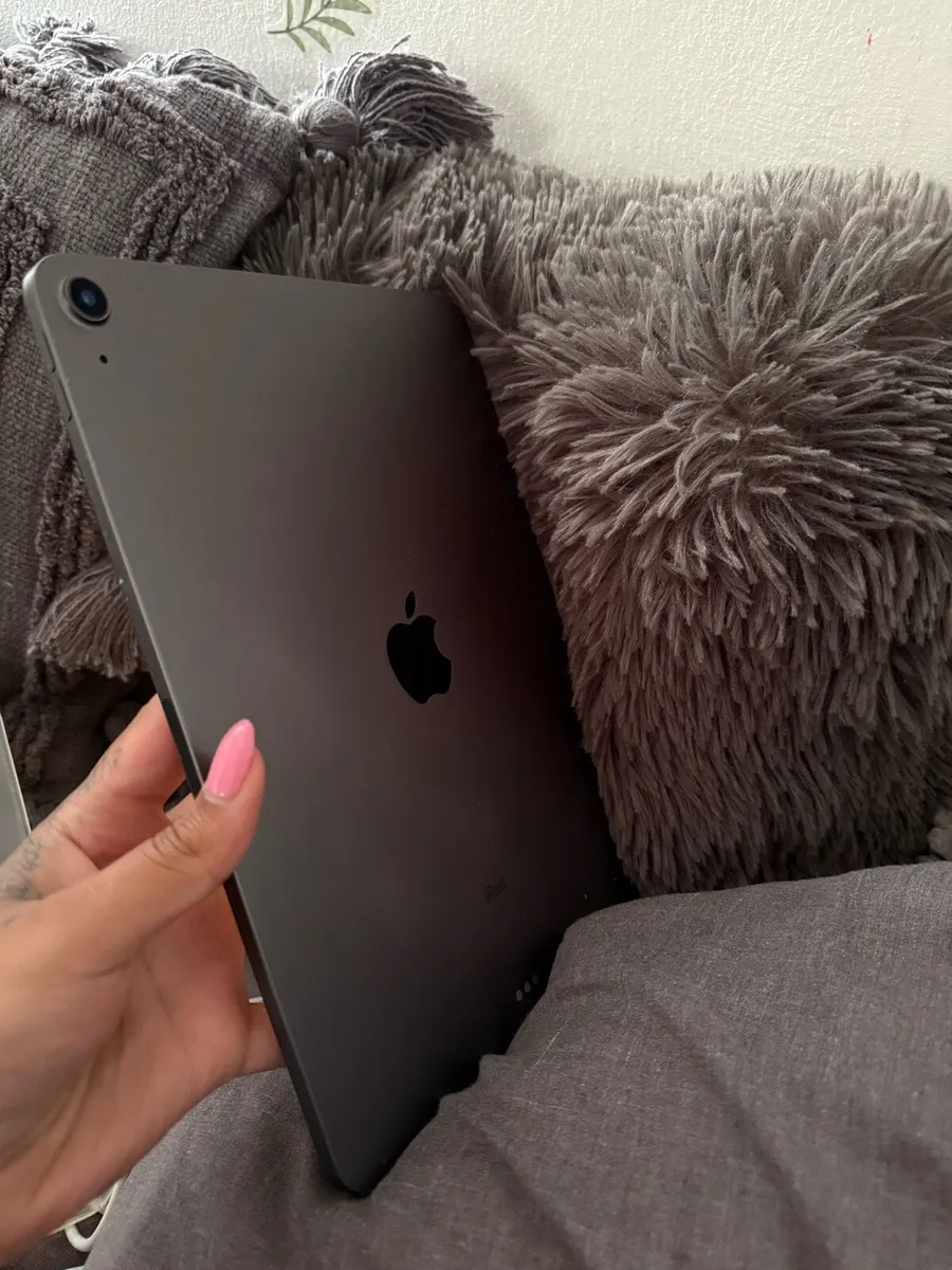 iPad - Image 1