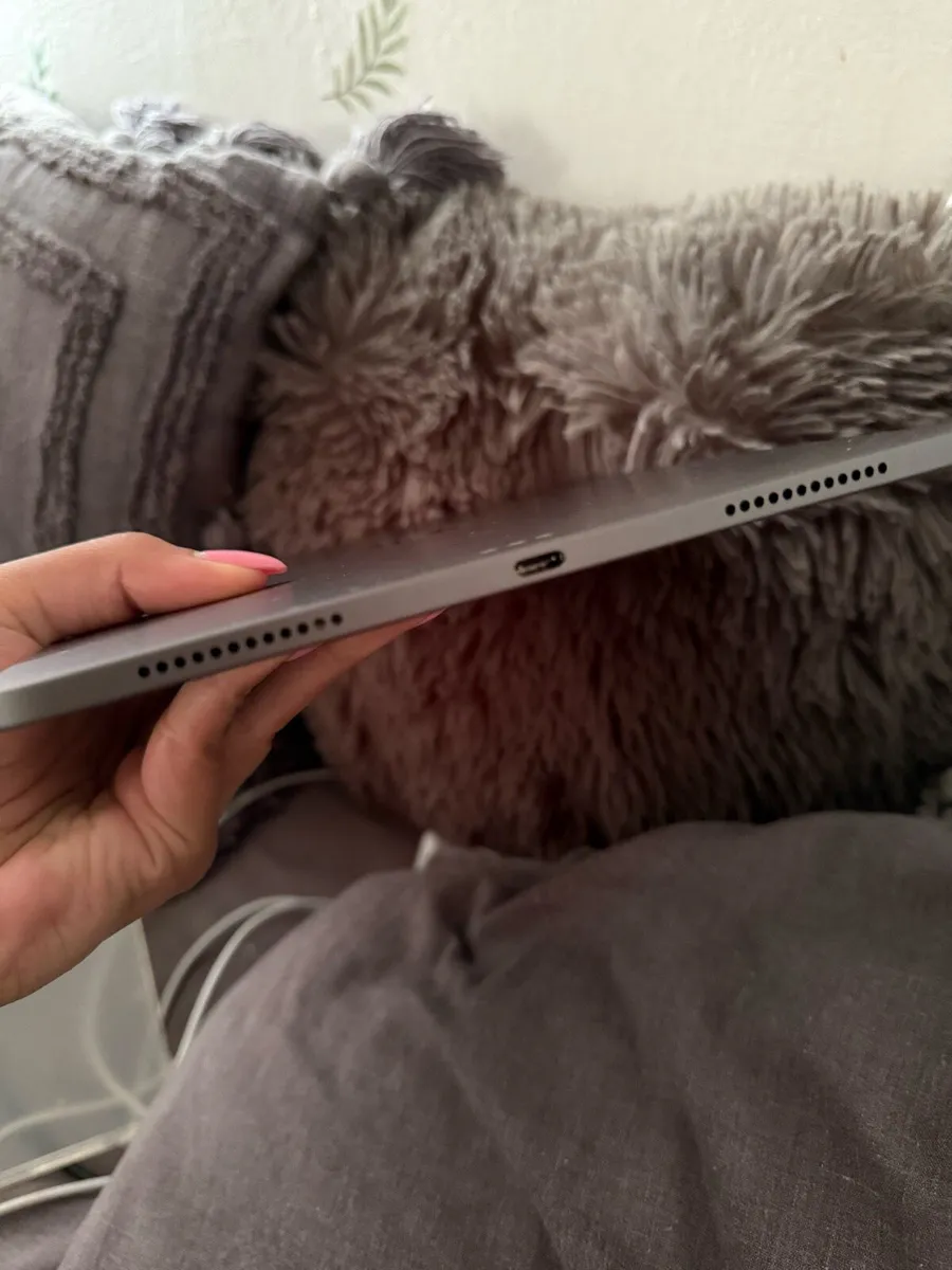 iPad - Image 2