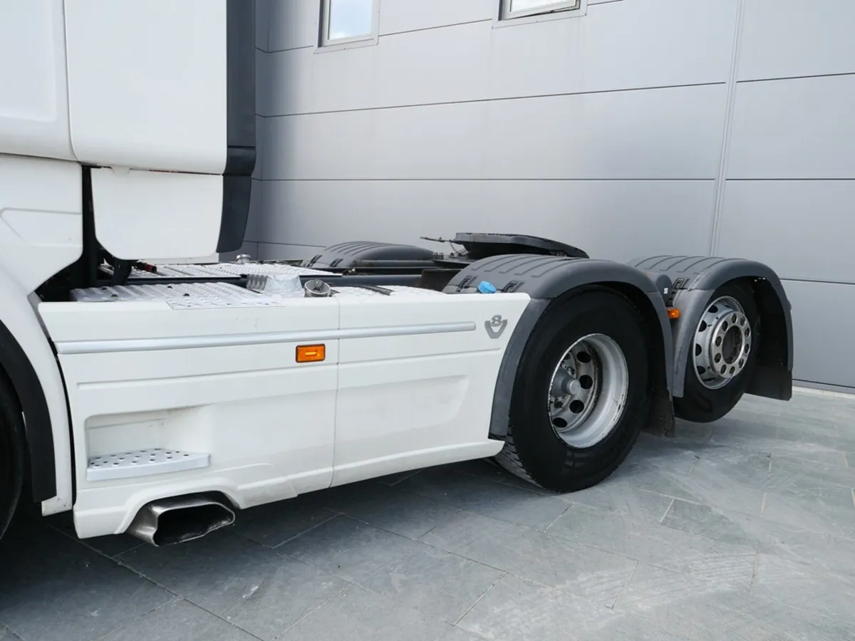 Scania R580 Topline 6x2 Rear Lift Tag Auto Gearbox - Image 4