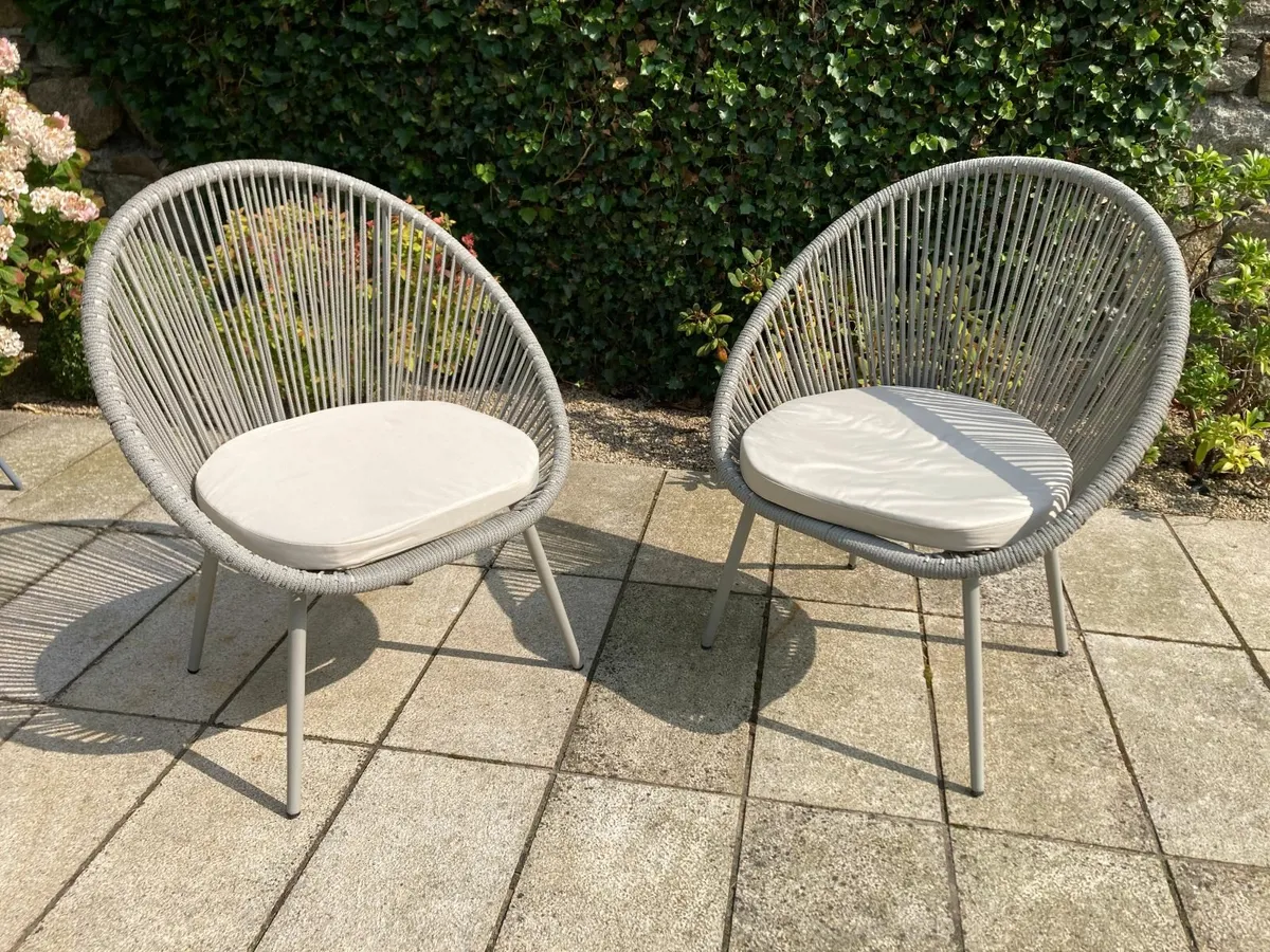 SET OF 2 PATIO CHAIRS - Image 1