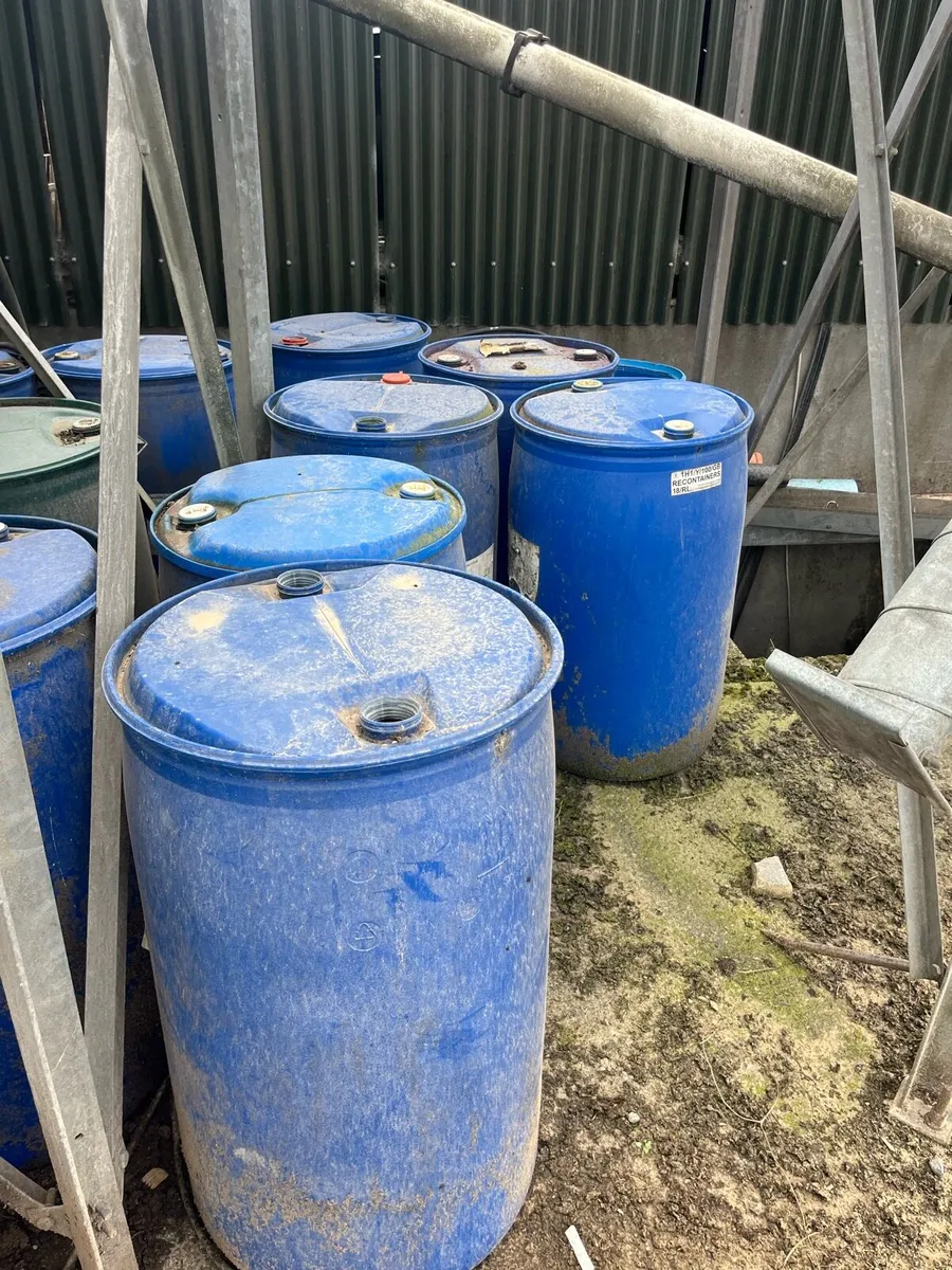 200 ltr blue barrels