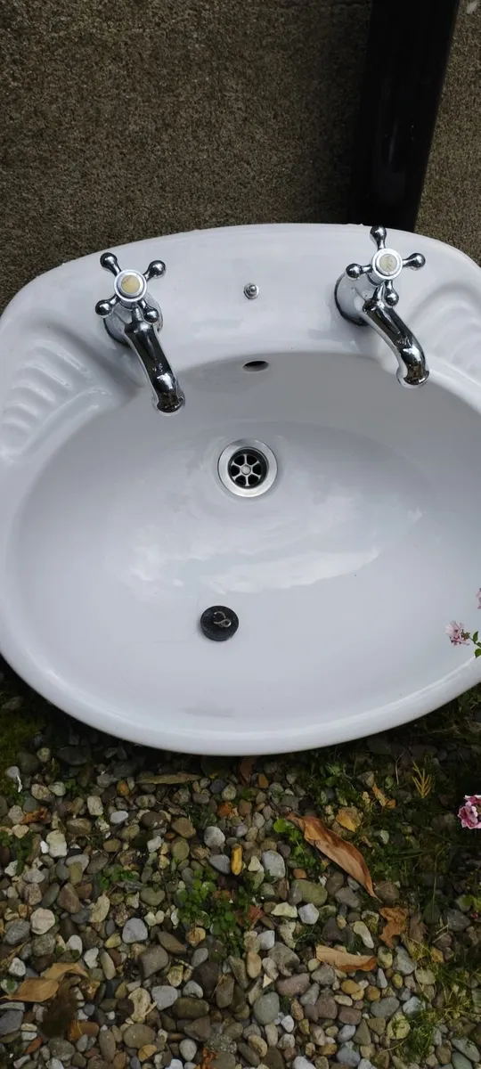 Sink - ceramic with taps - Image 2