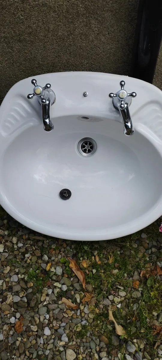 Sink - ceramic with taps - Image 3