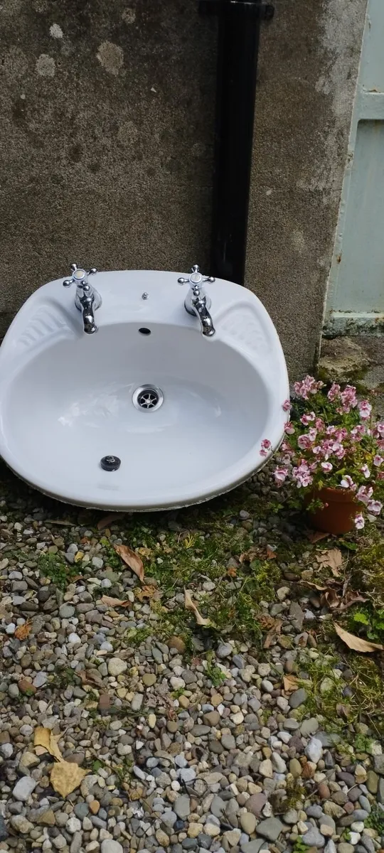 Sink - ceramic with taps - Image 1