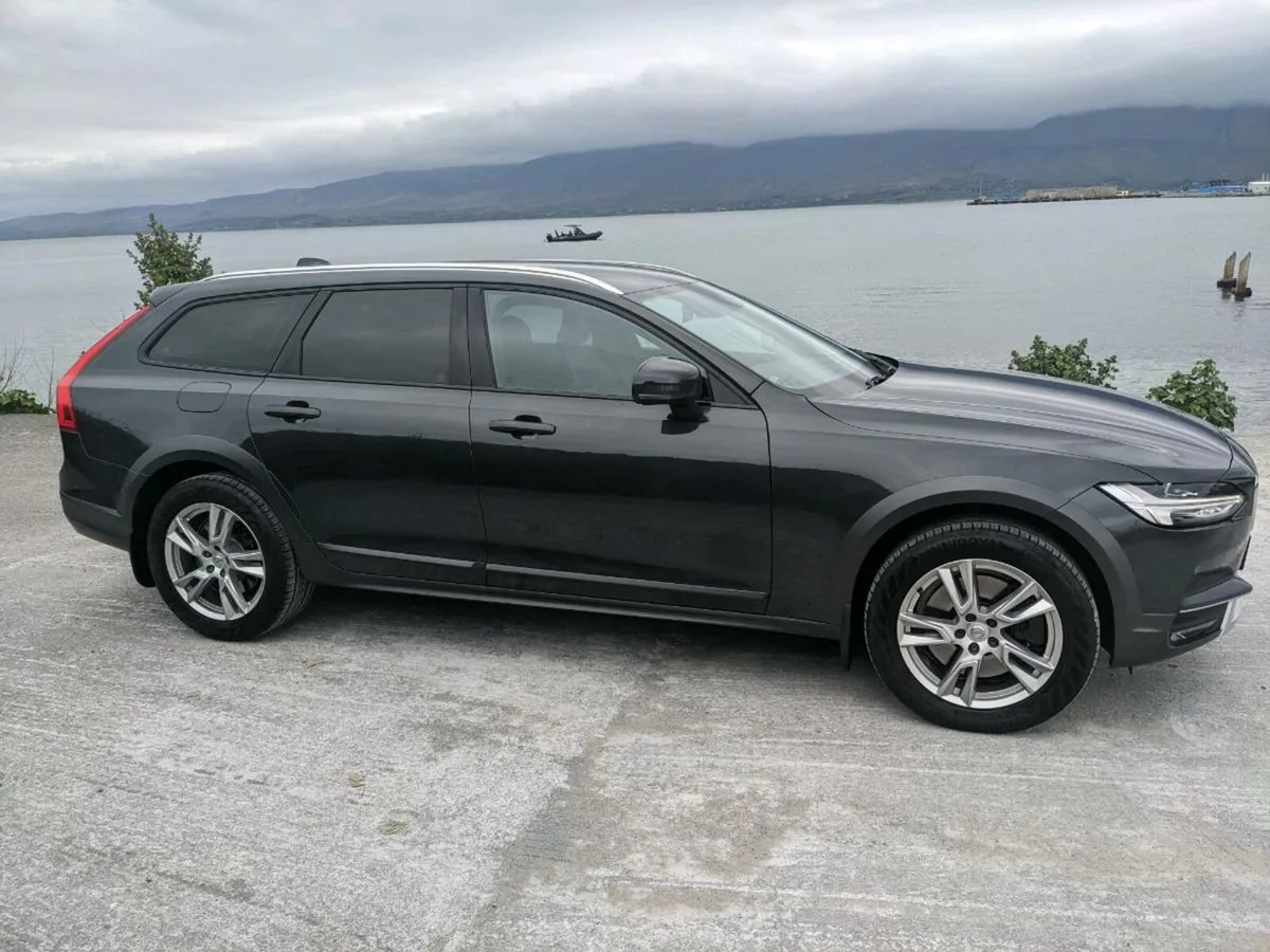 Volvo V90 Cross Country D5 - Image 1