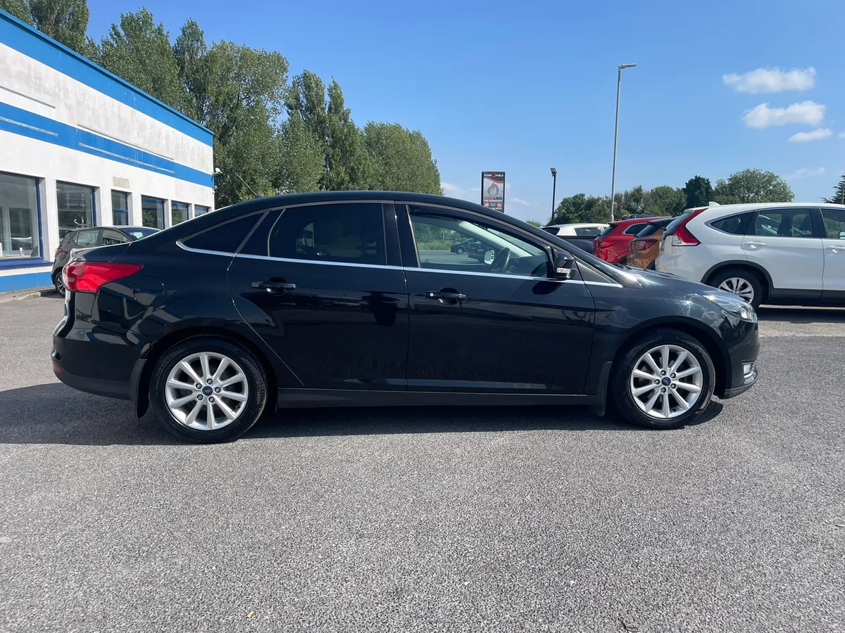 Ford Focus 2018//TITANIUM//LOW MILEAGE - Image 4