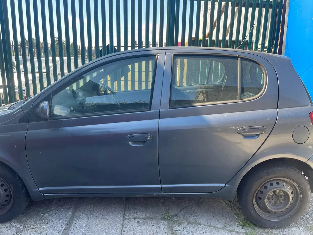 Toyota Yaris 2004 - Image 2