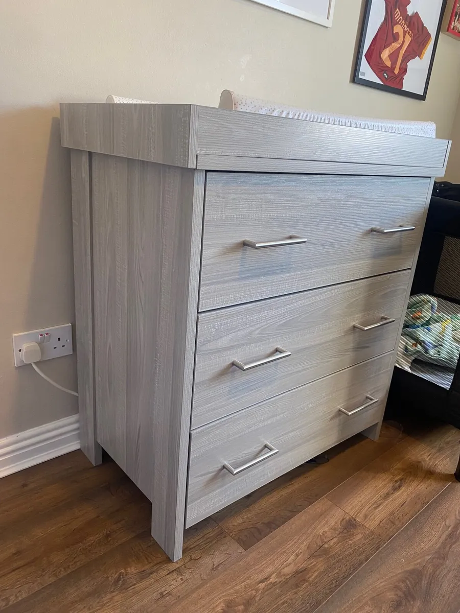 Nursery bedroom set with cleva mama mattress - Image 4