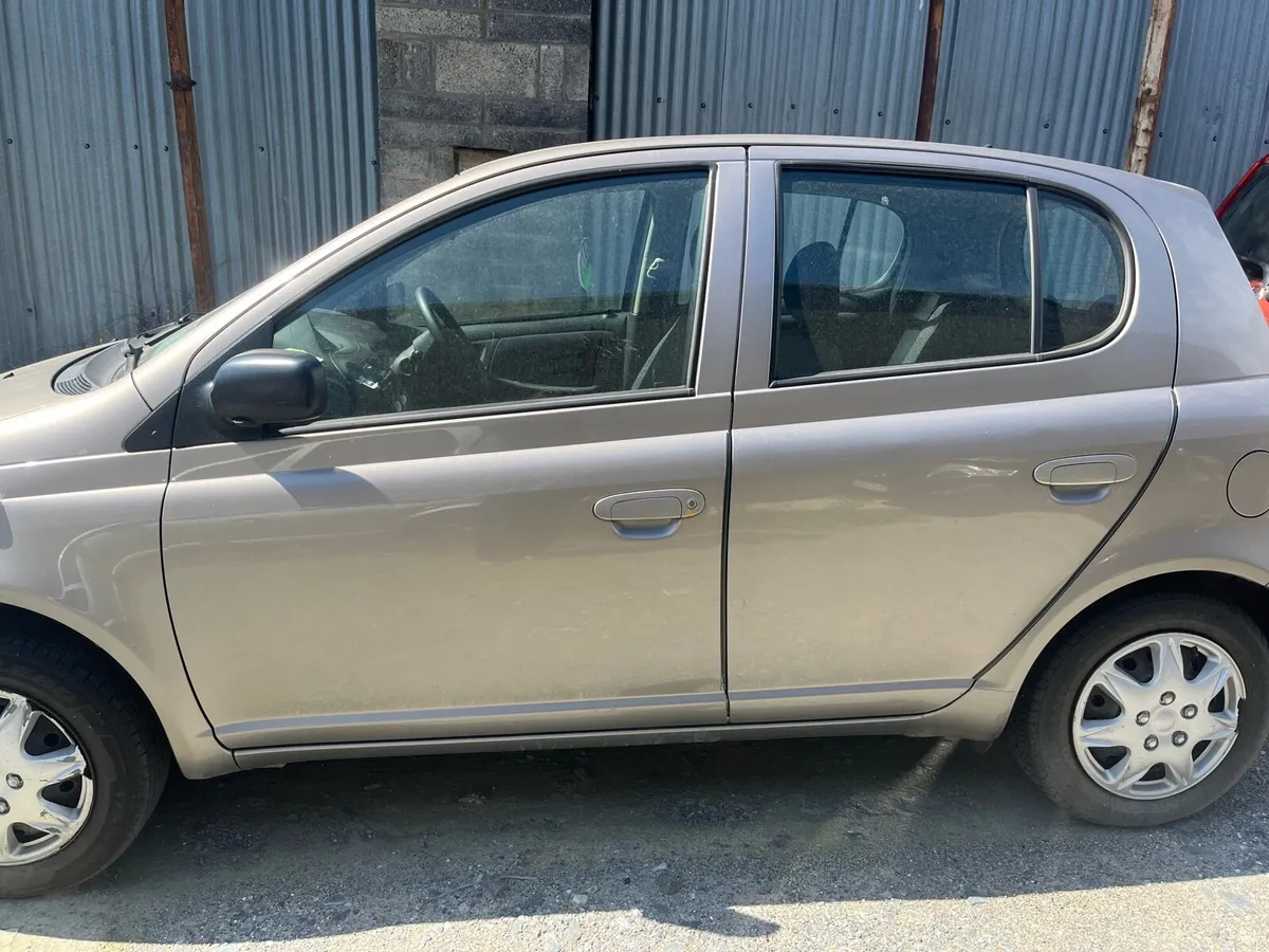 Toyota Yaris 2004 - Image 2