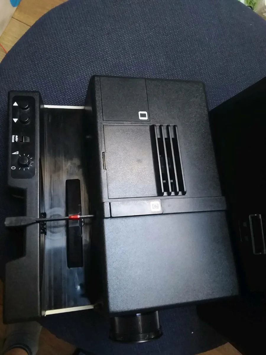 1   KINDERMANN   AUTOFOCUS   REMOTE SLIDE PROJECTO - Image 2