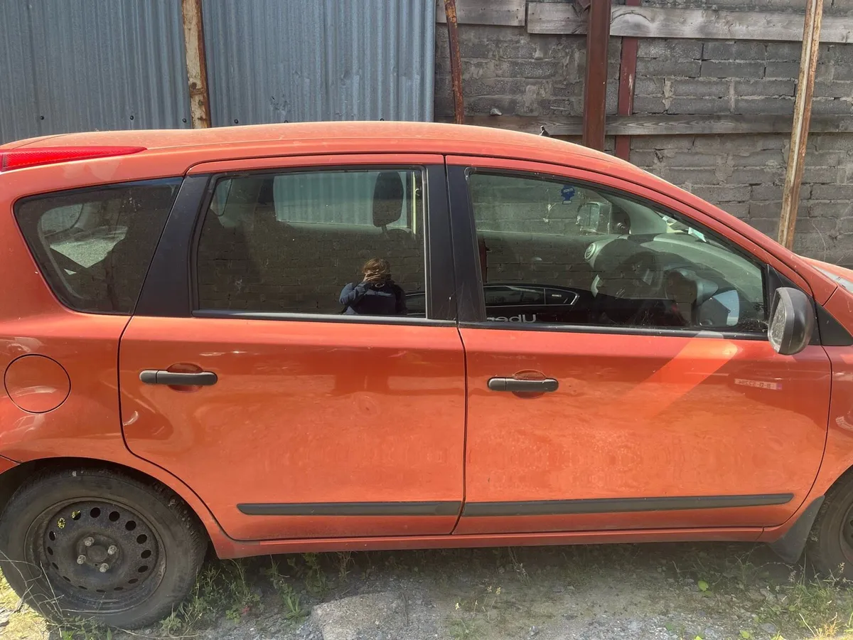 Nissan Note 2006 - Image 2