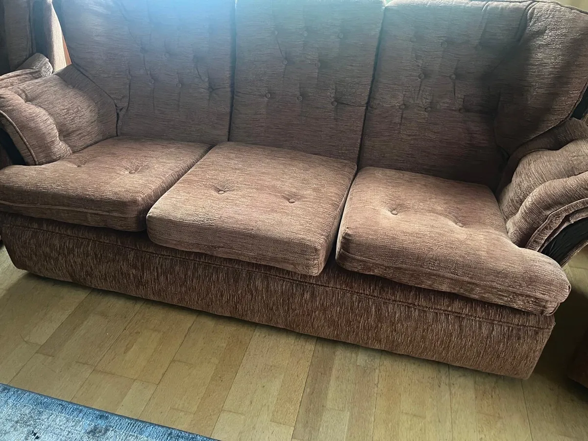 Sofa and two chairs - Image 3