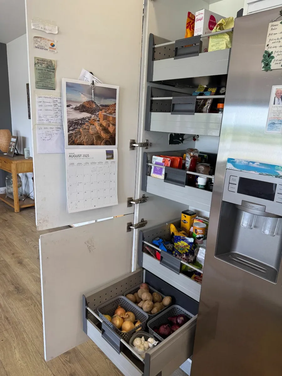 USED MODERN KITCHEN AND APPLIANCES - Image 2