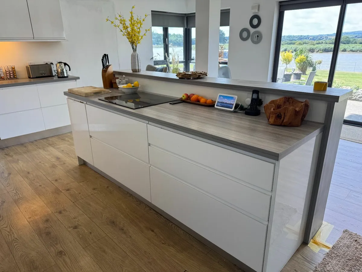 USED MODERN KITCHEN AND APPLIANCES - Image 4
