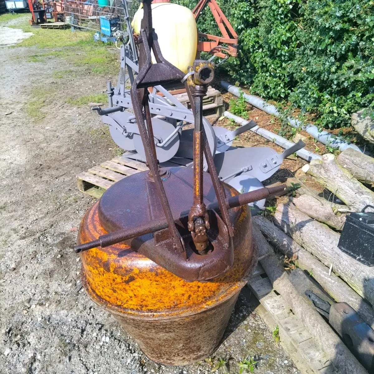 Cement mixer - Image 1