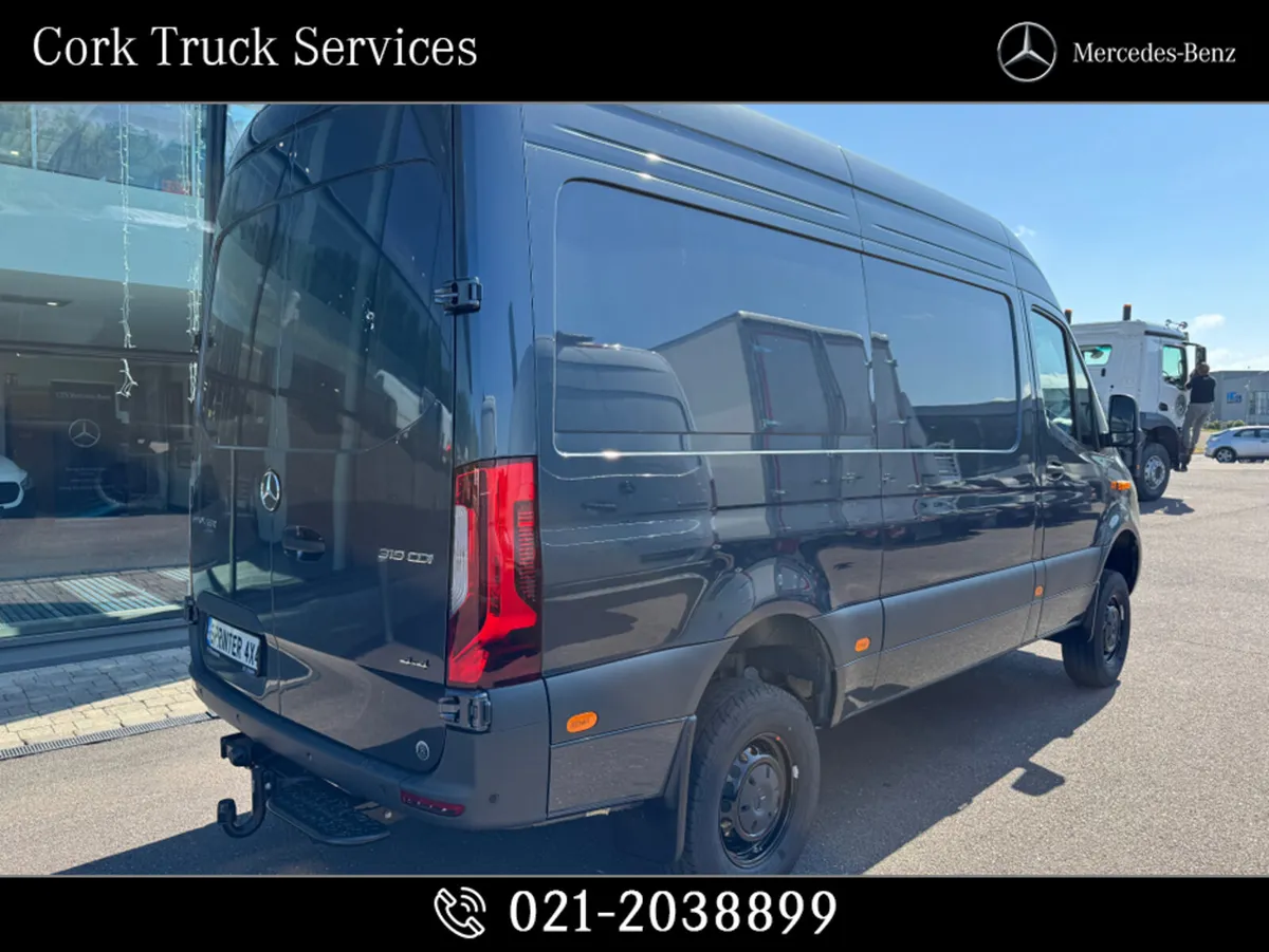 Mercedes-Benz Sprinter 319 MWB 4x4 Select Automati - Image 4
