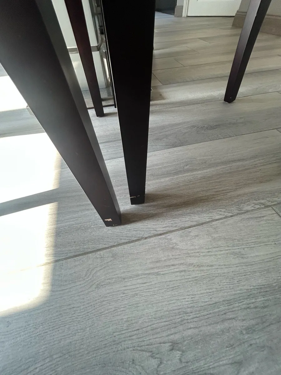Table and Chairs - Image 4