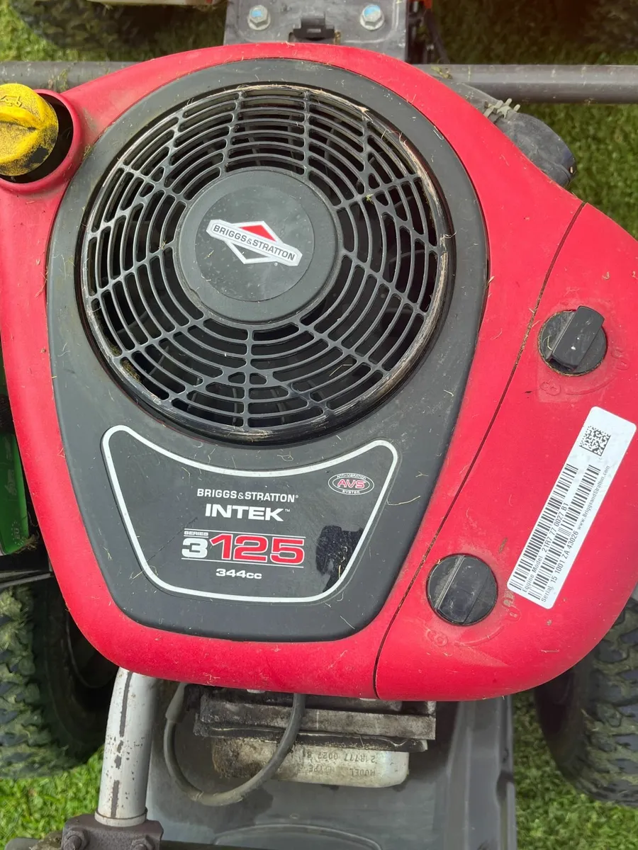 Husqvarna R213C Front Deck Lawnmower - Image 4