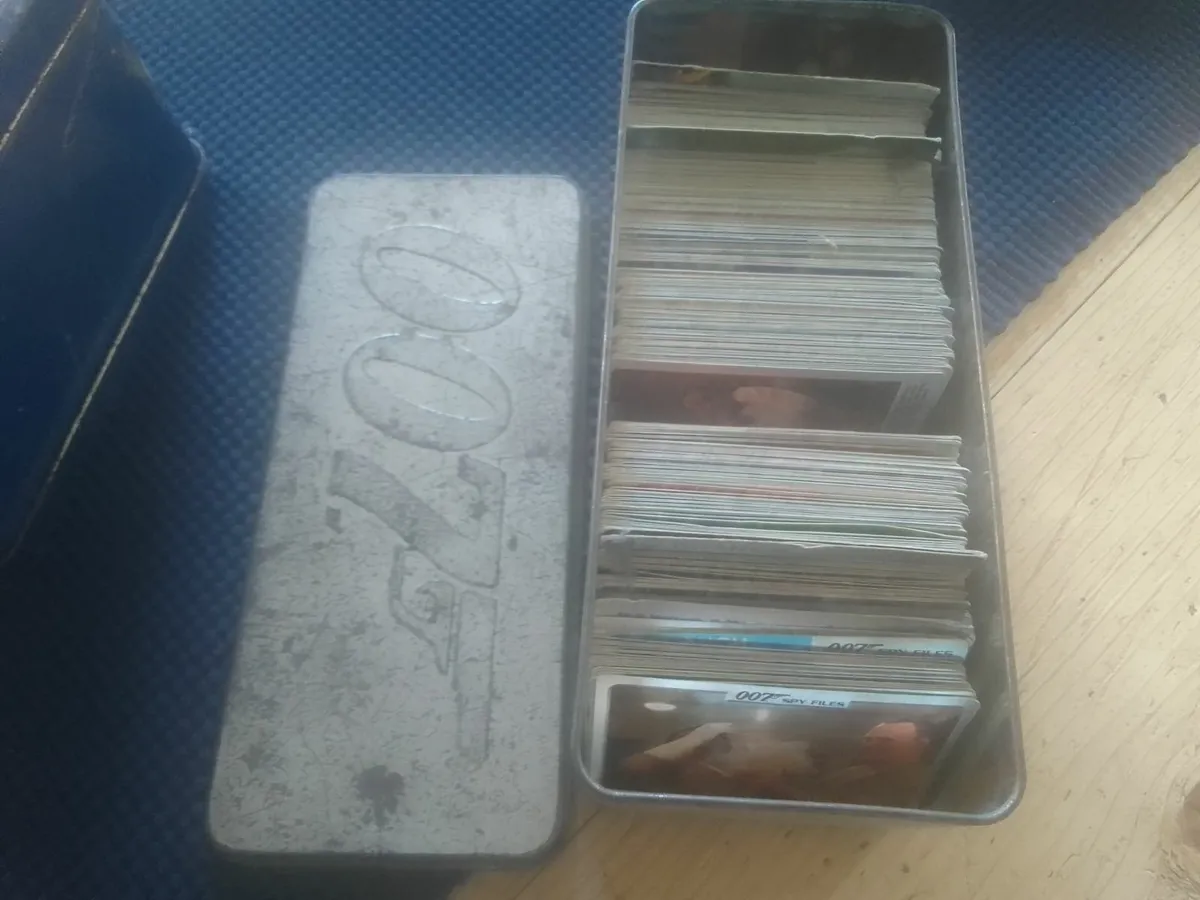VINTAGE JAMES BOND OO7 COLLECTION CARDS WITH TIN - Image 1